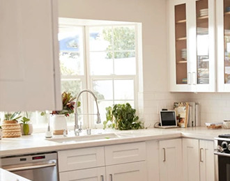 Aprenda como escolher a janela ideal para cozinha